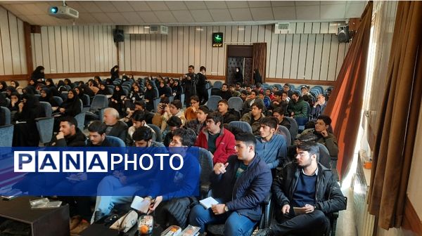 اولین نشست روسای تشکل‌های دانش‌آموزی مدارس سمپاد استان در دبیرستان فرزانگان ۲دوره دوم ناحیه۷ مشهد 