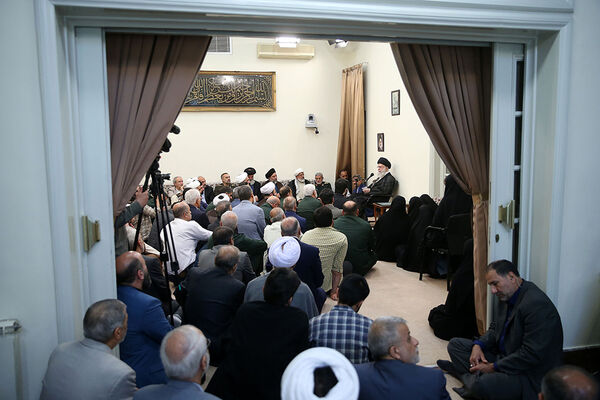 دیدار دست‌اندرکاران کنگره بین‌المللی شهدای مدافع حرم و جبهه مقاومت با رهبر معظم انقلاب