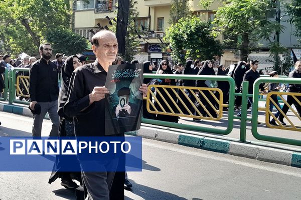 حضور میلیونی مردم تهران برای بدرقه شهید جمهور و یاران