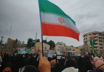 حضور پرشور مردم کنگاور در راهپیمایی یوم‌الله ۲۲ بهمن