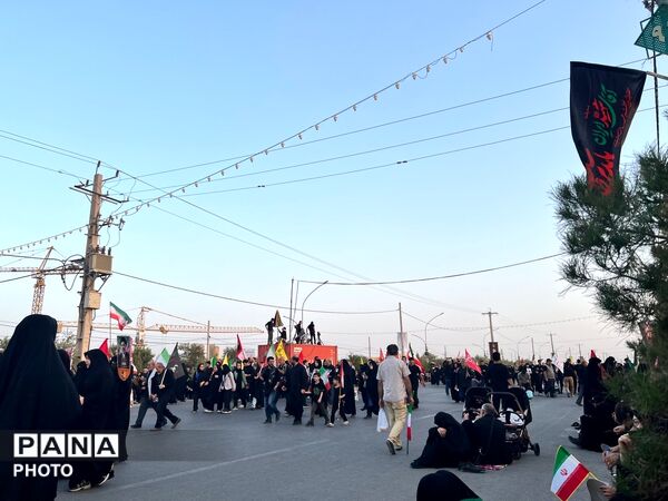  حضور پرشور مردم در وداع و تشییع رهبر انقلاب 