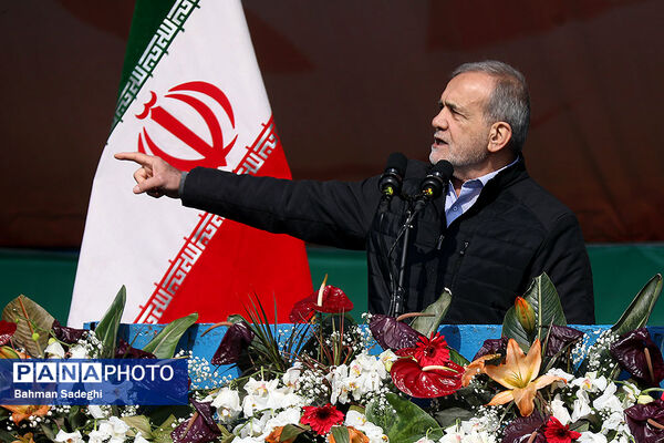 سخنرانی رئیس جمهوری در راهپیمایی ۲۲ بهمن ۱۴۰۳
