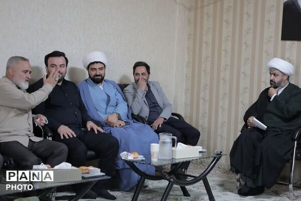 دیدار صمیمانه امام جمعه باقرشهر و کهریزک با خبرنگاران و فعالان رسانه‌ای منطقه 