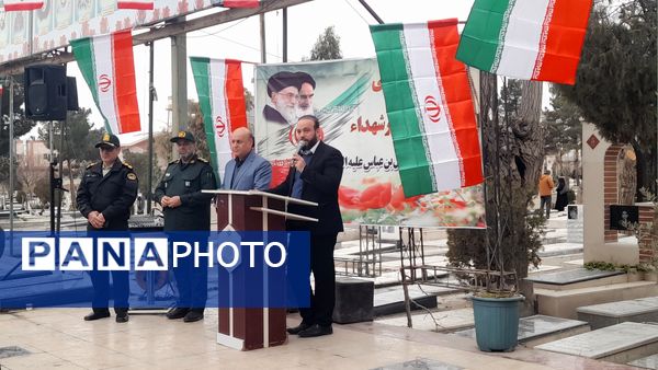 مراسم عطرافشانی مزار شهدا با حضور پرشکوه نوجوانان دهه نودی