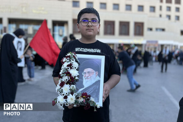 مشهد در سوگ؛ بدرقه باشکوه رهبر شهید انقلاب در جوار بارگاه رضوی