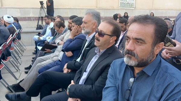 نواختن زنگ استانی مهر، ایثار و مقاومت در مدرسه نمونه دولتی ۹ دی به مناسبت آغاز سال تحصیلی و هفته دفاع مقدس