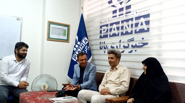 بازدید مدیر آموزش و پرورش ناحیه یک زنجان و تجلیل از فعالان خبرگزاری پانا در استان