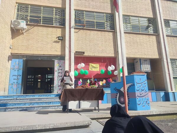 جشن نیمه شعبان  و دهه فجر در دبیرستان شهید  مرتضی مطهری (عترت) 