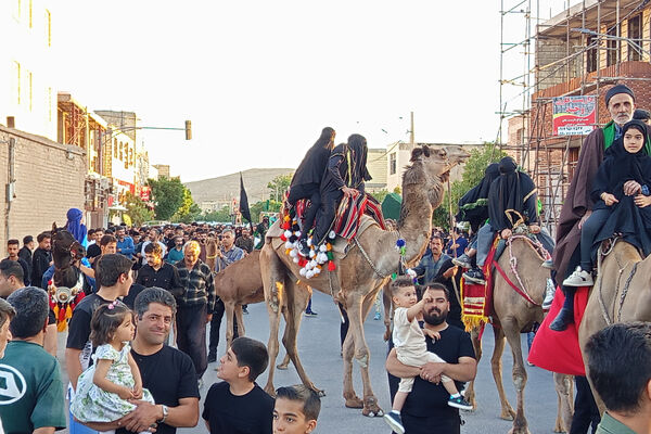 استقبال از ماه محرم با آیین سنتی چاووش‌خوانی در شهر بهمن