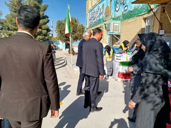 انتخابات شورای دانش آموزی در دبیرستان دخترانه امید 