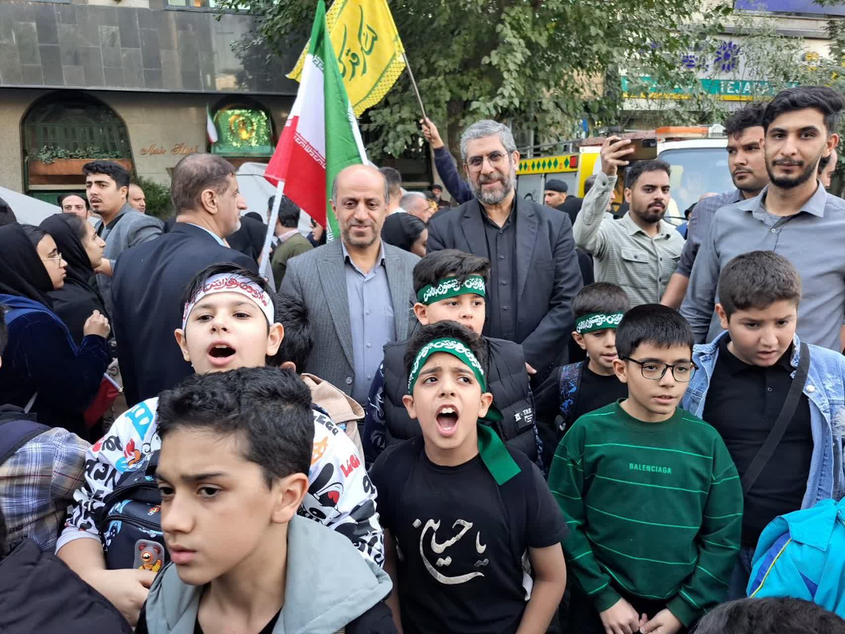 حضور معاون آموزش متوسطه وزارت آموزش و پرورش در راهپیمایی ۱۳ آبان