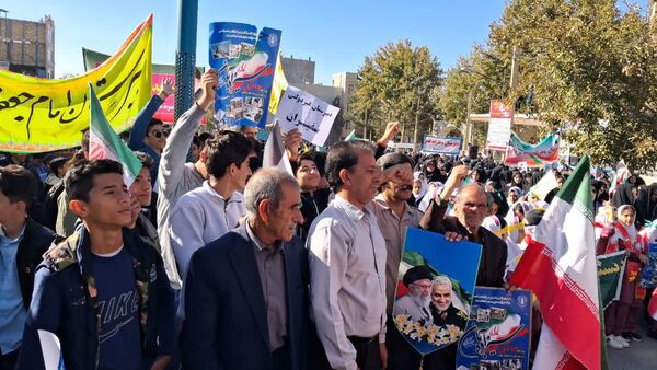 روز ۱۳ آبان: درخششی دیگر در تاریخ شهرستان سلسله با راهپیمایی دانش‌آموزان و مردم