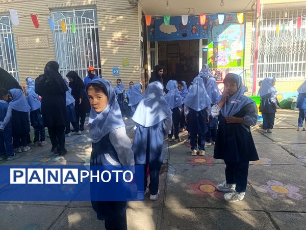 زنگ آغاز مهر در دبستان دخترانه مهر و ماه آشخانه 