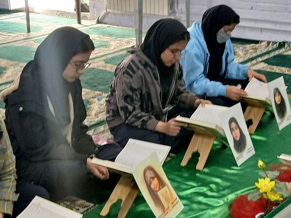 محفل انس با قرآن در دبیرستان دخترانه فاطمیه 