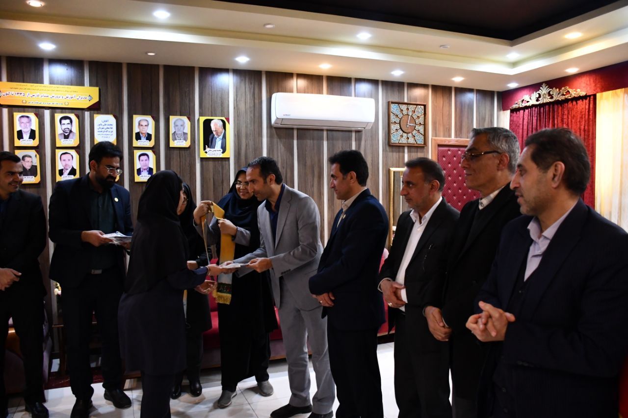 جلسه دانش‌آموزان نخبه عشایر فارس در طرح بنیاد پروفسور مهبودی