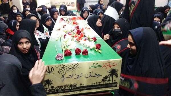 دبیرستان دخترانه شاهد قدسیان میزبان پیکر مطهر شهید گمنام