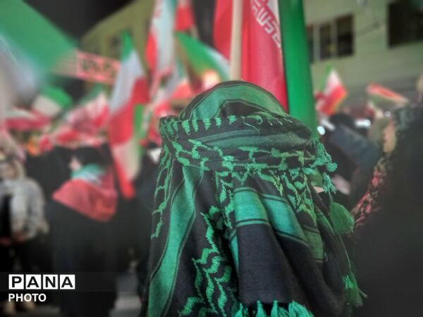 حضور پرشور مردم تویسرکان در راهپیمایی «تا پای جان برای ایران»