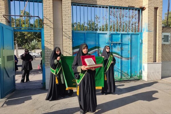 شوق مهر در دبیرستان دخترانه شهیدجوادجلالی ناحیه 3 شیراز