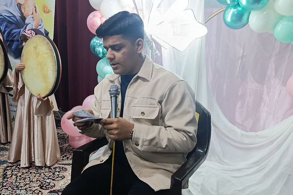  جشن «گل‌های زهرایی» در حسینیه شهدا با حضور دانش‌آموزان دبستان شهید طهرانی‌مقدم