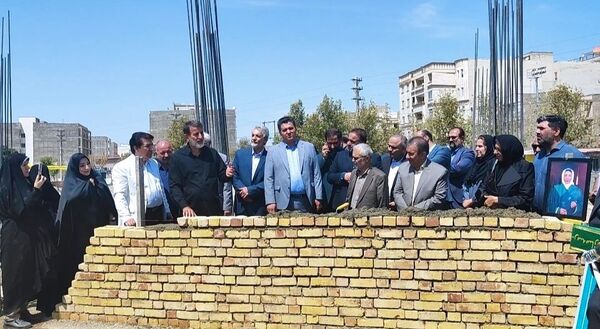 خشت‌گذاری همزمان ۳ باب مدرسه خیری مشارکتی 12 کلاسه در فردیس