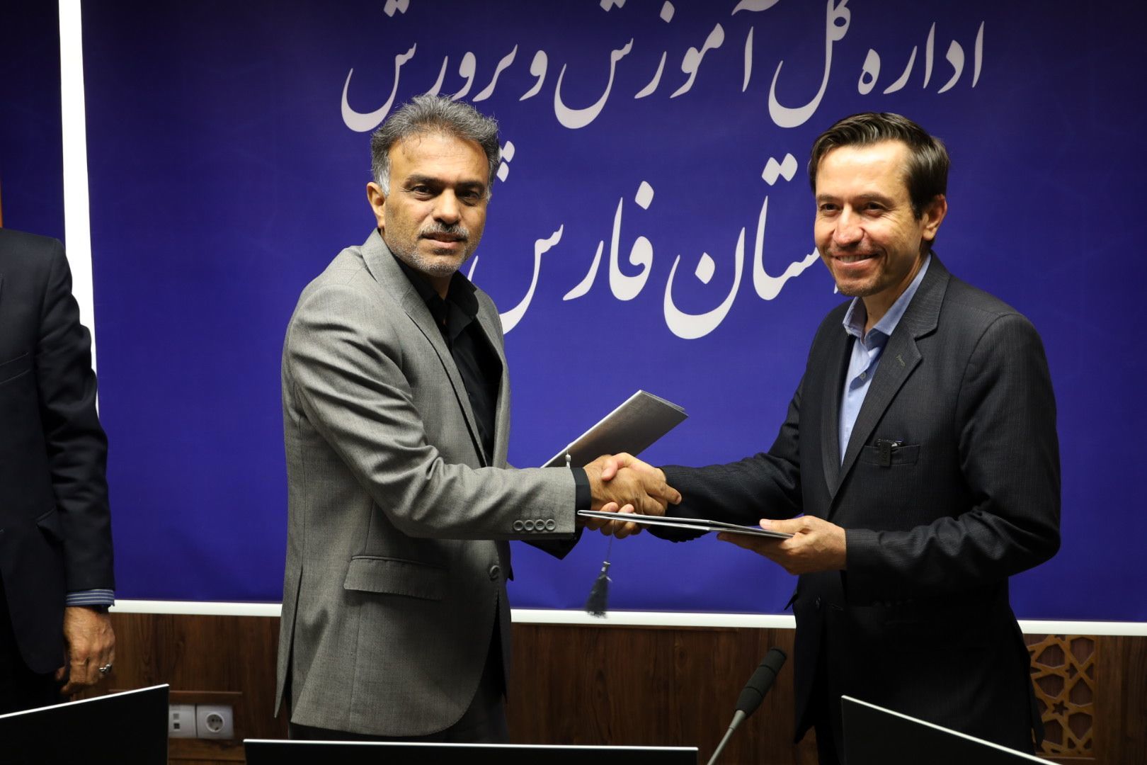 امضای تفاهم‌نامه آموزش و پرورش فارس با دانشگاه علمی کاربردی برای توسعه رشته‌های مهارتی