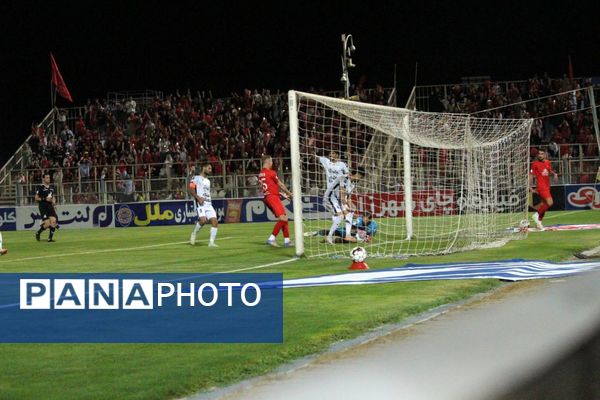 برد شیرین تراکتور در خانه مقابل آلمینیوم اراک