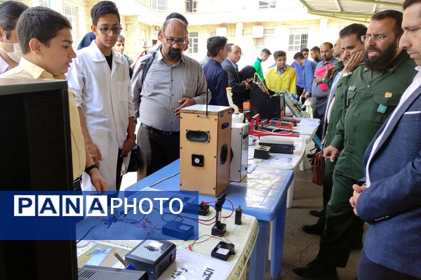 نمایشگاه آثار هنری هنرستان‌ها به‌مناسبت هفته مشاغل 
