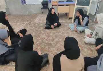 برگزاری نشست کتابخوانی در دبیرستان سادات شهرستان زارچ 