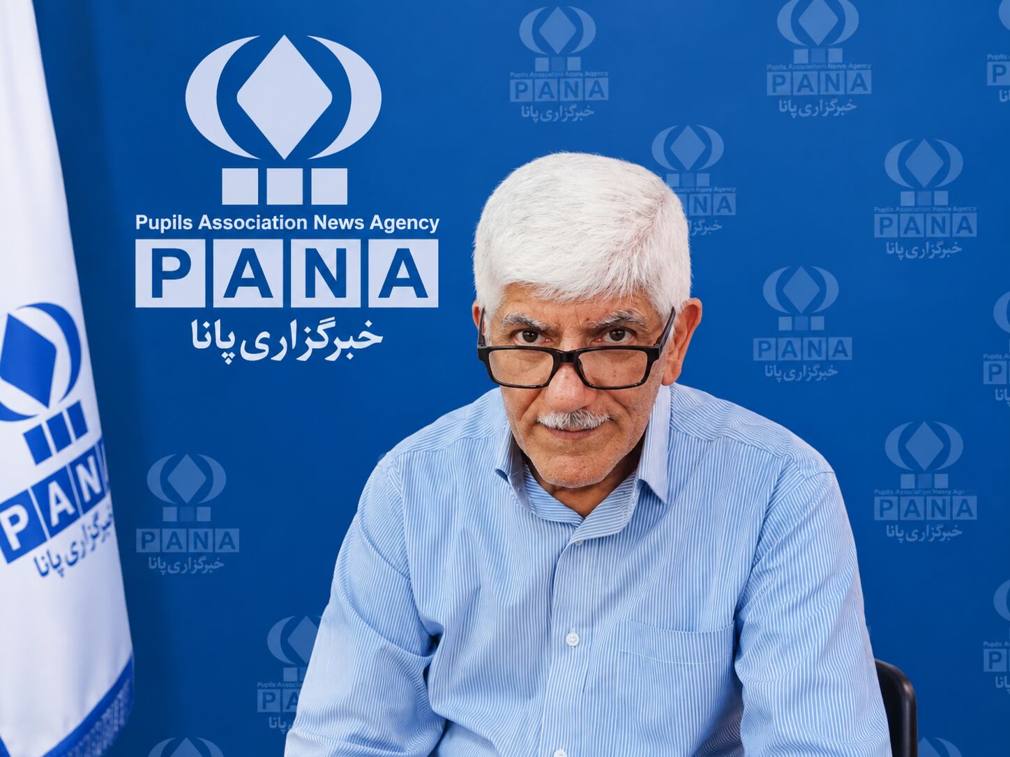 حدود ۴۹ سال است که در کلاس درس حضور دارم