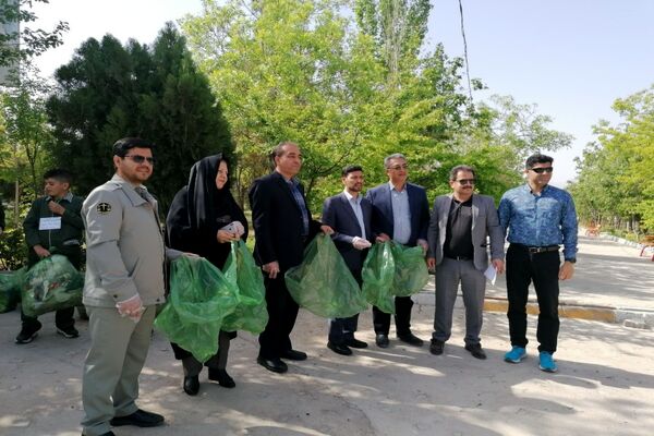 حضور دانش‌آموزان پیشتاز دبستان شهید شوشتری در کوهستان پارک شهرستان فاروج
