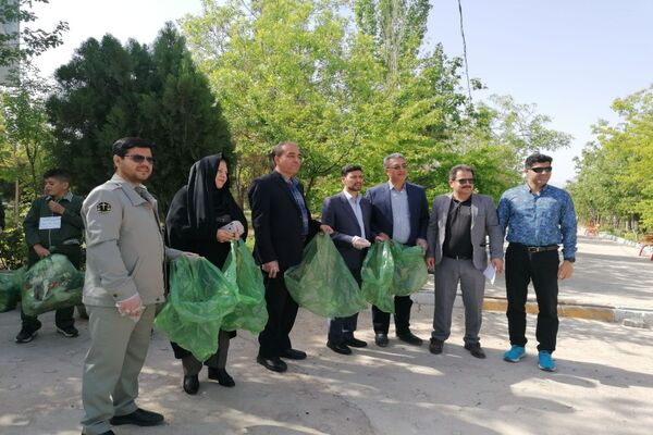 حضور دانش‌آموزان پیشتاز دبستان شهید شوشتری در کوهستان پارک شهرستان فاروج