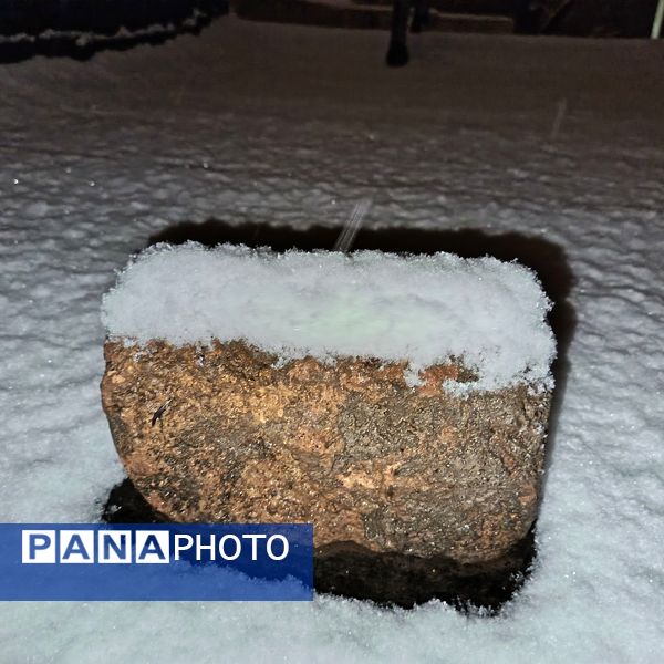 گذری بر دقایق اول بارش برف پاییزی در نیشابور 