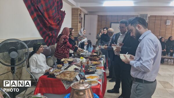 جشنواره غذای سالم در دبستان میرفخرایی ناحیه ۴ کرج