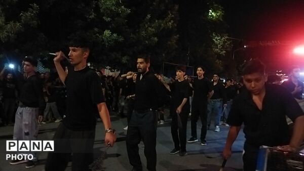 گذری بر فعالیت هیئت جوانان باب الحوائج در شب عاشورا 