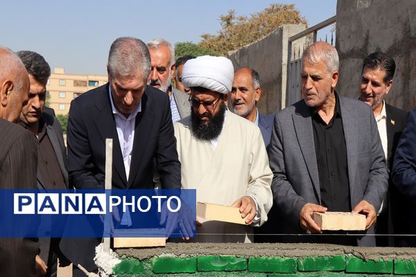 یک خشت هزار امید