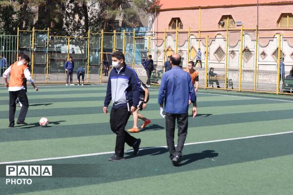 مسابقات فوتبال جام شهید آرمان در دبیرستان ماندگار البرز