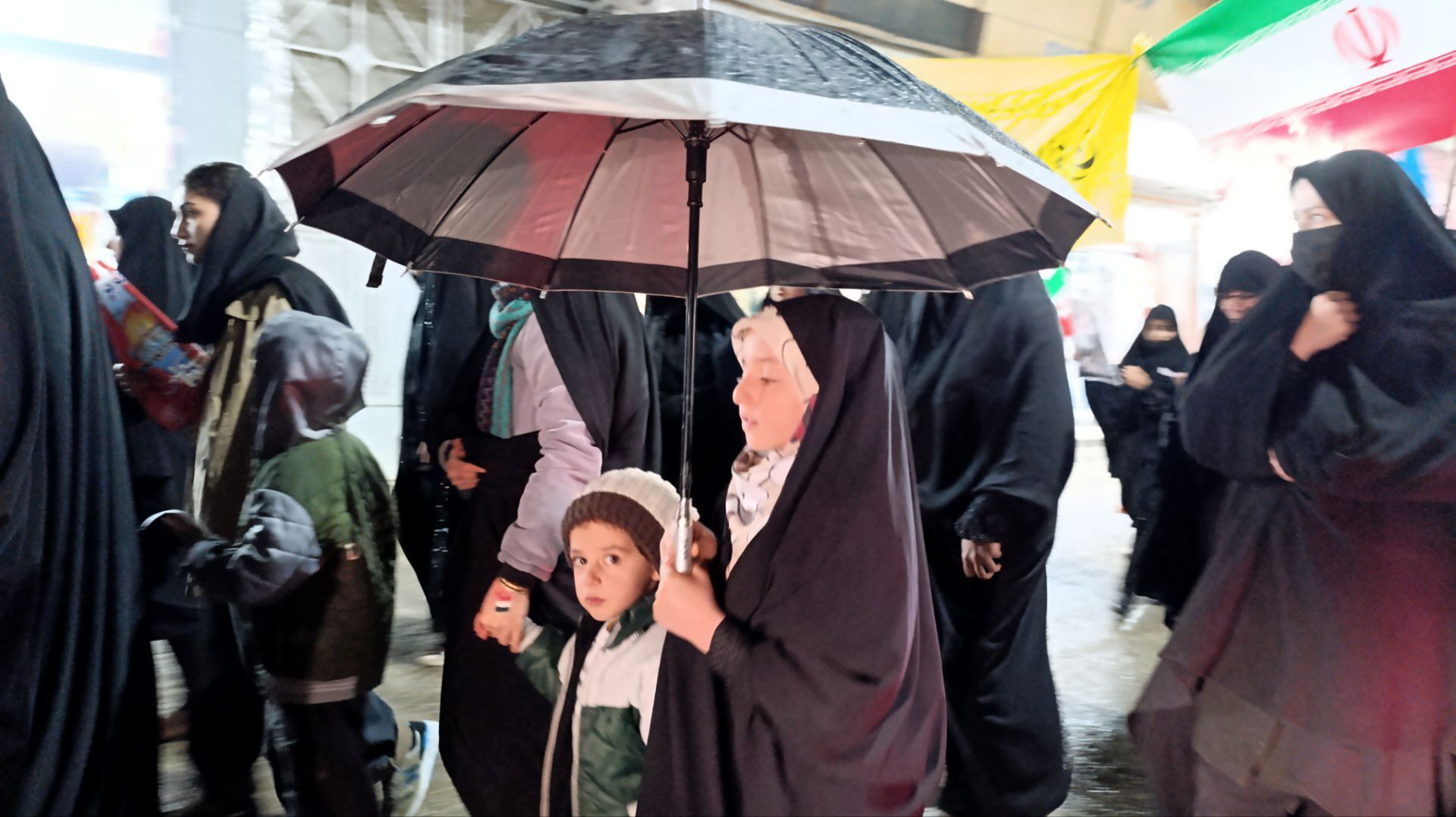 دهه نودی‌ها در زیر چتر انقلاب 