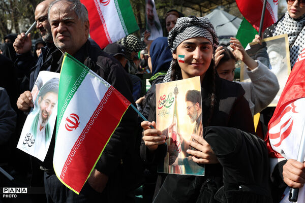 تشییع پیکر شهیدان لاریجانی، سلیمانی و شهدای ناوشکن دنا - 3