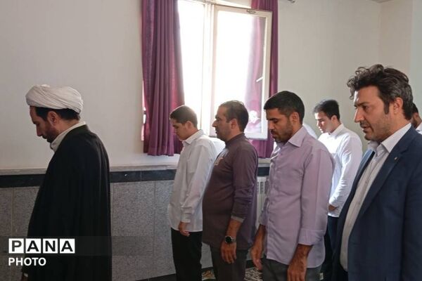 شروع سال تحصیلی همراه با اقامه نماز جماعت در مدارس