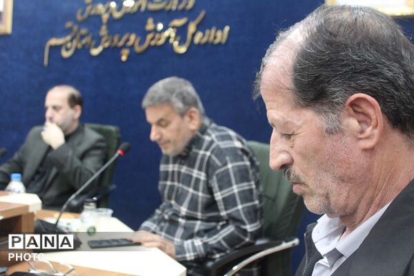 نشست شورای اندیشه‌ورز سازمان دانش‌آموزی استان قم