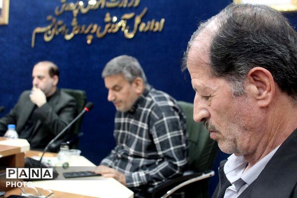 نشست شورای اندیشه‌ورز سازمان دانش‌آموزی استان قم