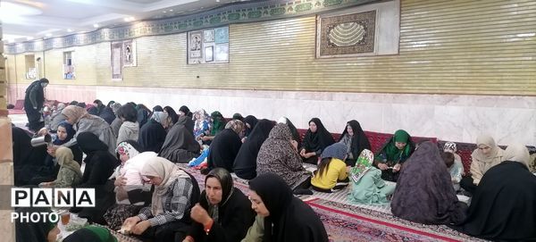 ضیافت افطاری و اقامه نماز جماعت در روز چهارم ماه مبارک رمضان در حسینیه شهر بار نیشابور 