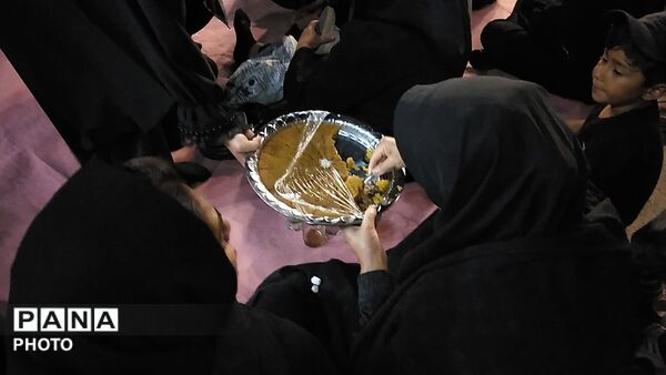 نهمین شب از مراسم عزاداری امام حسین همراه با هئیت زنجیر زنی در مسجد الغدیر