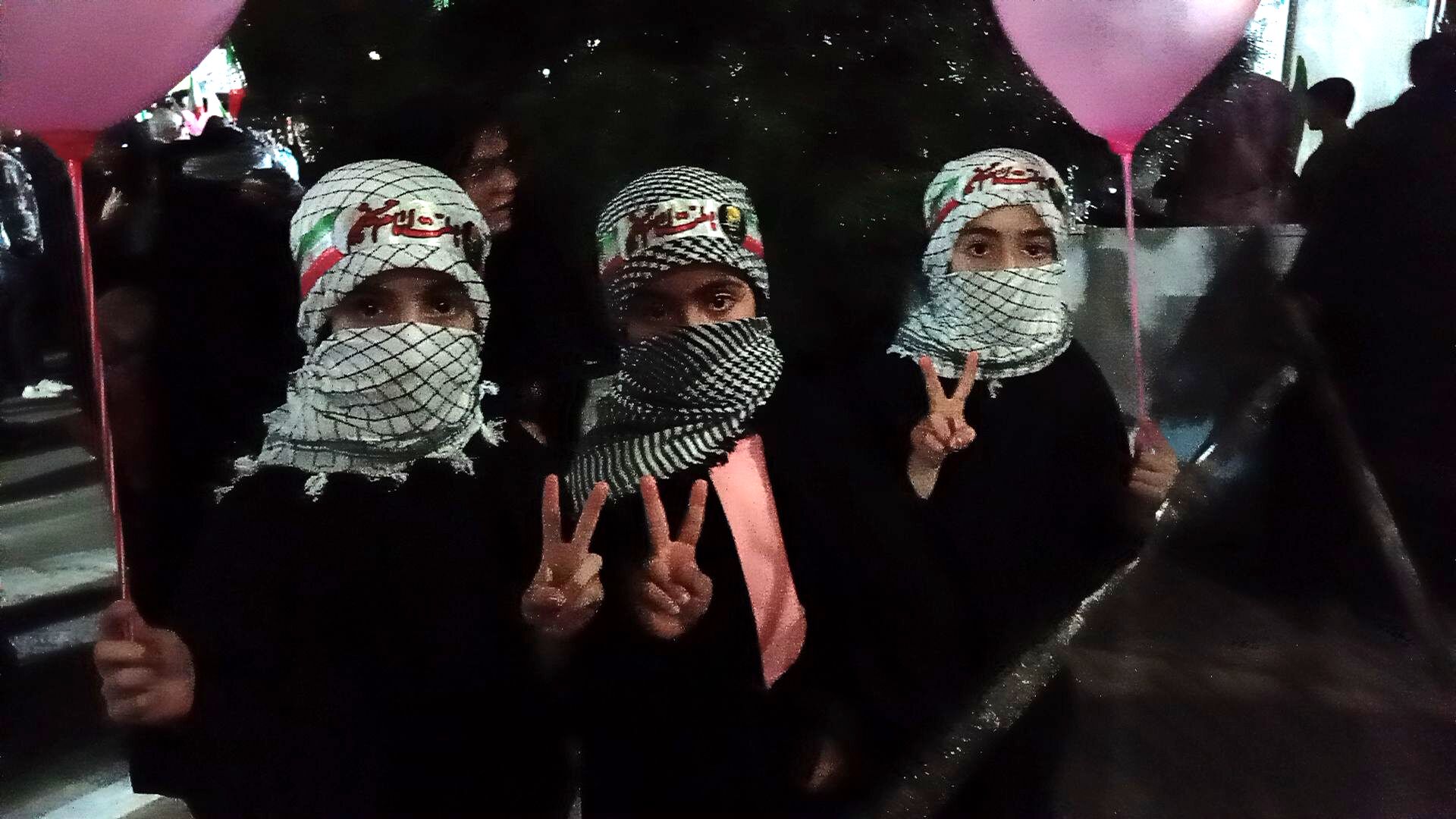 کودکان شهرستان خلیل آباد کف میدان می مانند