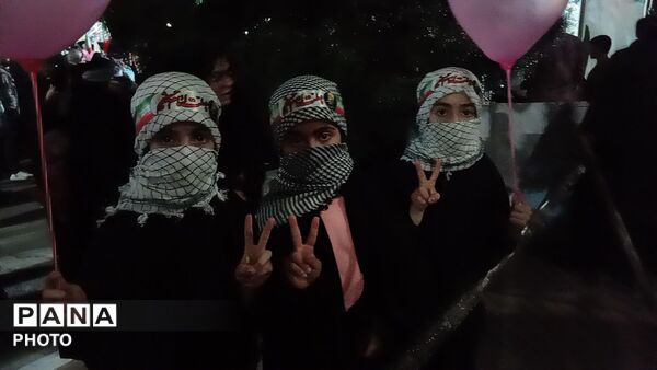 کودکان شهرستان خلیل آباد کف میدان می مانند