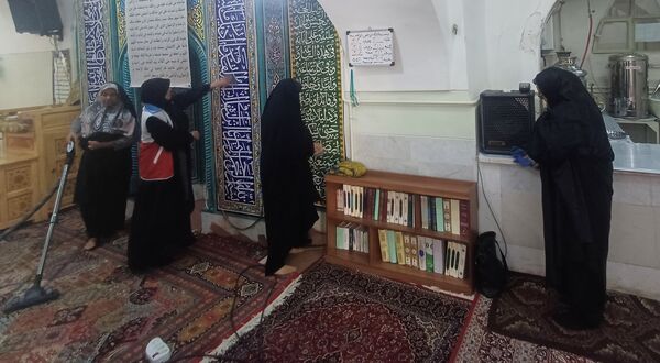 غبار روبی مسجد جامع کوهپایه همزمان با حلول ماه رمضان و ایام نوروز