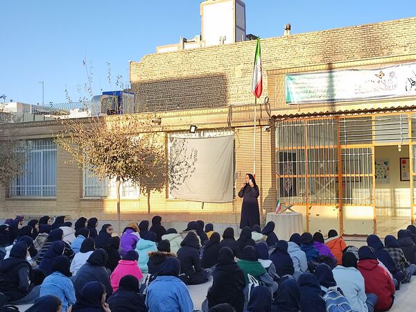 انتخابات شورای دانش آموزی در دبیرستان رفعت