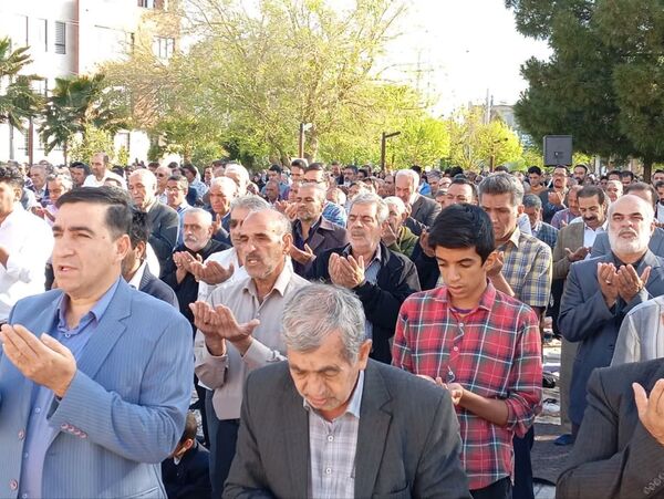 برپایی نماز عید سعید فطر در پارک شهدای کوچه بیوک