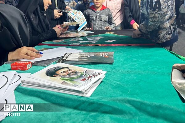 حضور پرشور مسئولین متعهد در غرفه‌ فرهنگیان