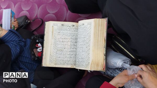 زمزمه دعای عرفه در جوار پنج شهید گمنام بلوار گلها نیشابور 